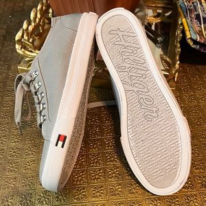 Tommy Hilfiger Womens White Casual Sneakers Shoes Size 7.5 NEW